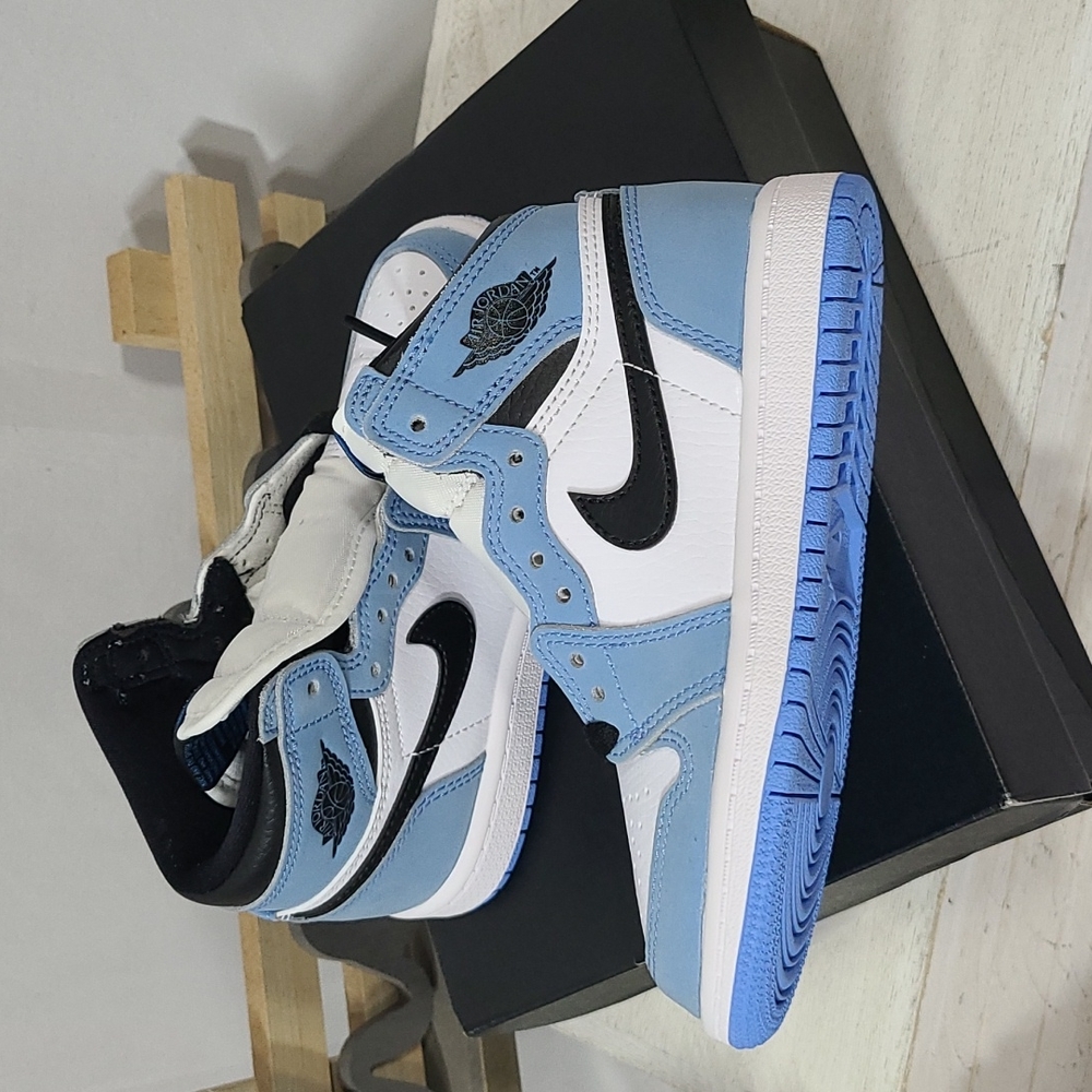 Jordan 1 Retro High Top OG - Picture 3 of 9